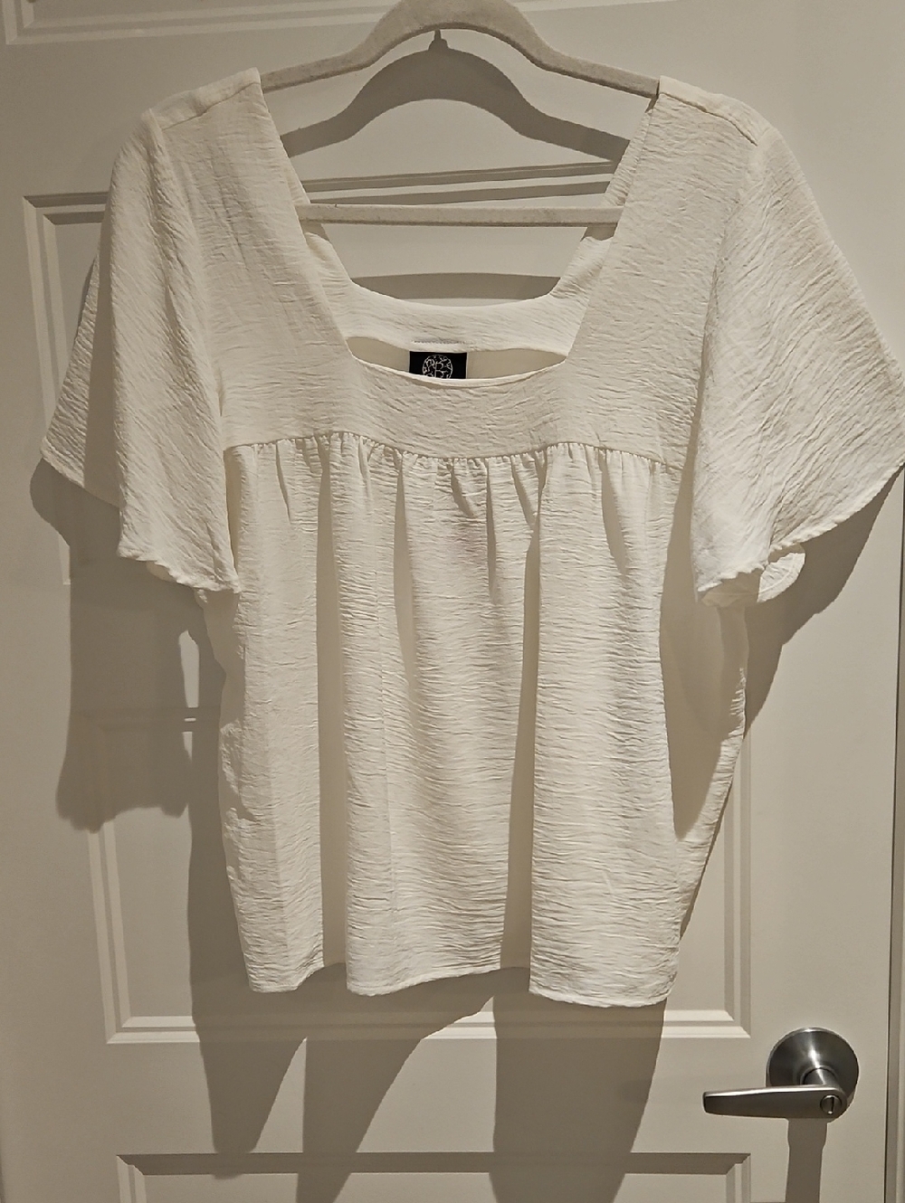 bobeau White Textured Square-Neck Flutter Sleeve Blouse